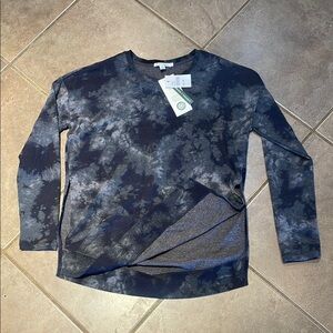 NWT Threads 4 Thought Slit Side Sweatshirt! Size. Small